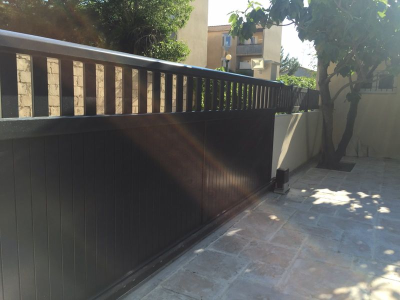 Portail et clôture en alu sur Martigues